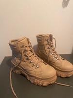 Buffalo Fendo Schnürstiefel aus Kunstleder beige Gr.38 Hamburg-Mitte - Hamburg Neustadt Vorschau