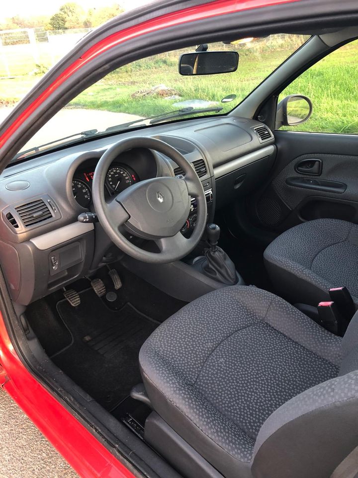 RENAULT CLIO 1.2 CAMPUS TÜV NEU in Krefeld