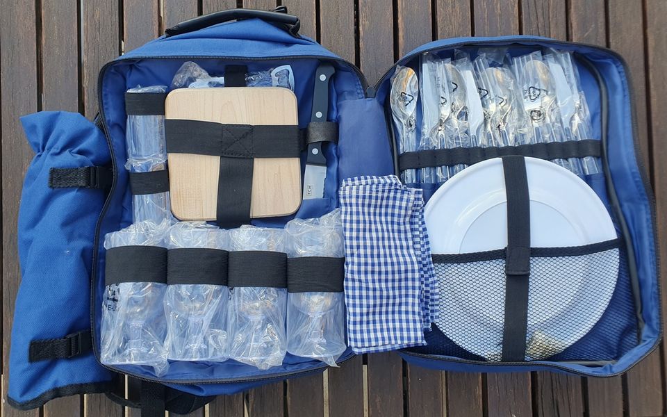 Picknick Rucksack - neu und unbenutzt - mit Zubehör in Swisttal