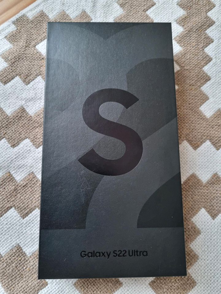 Samsung Galaxy S22 Ultra 128GB Top Zustand neuwertig in Essen