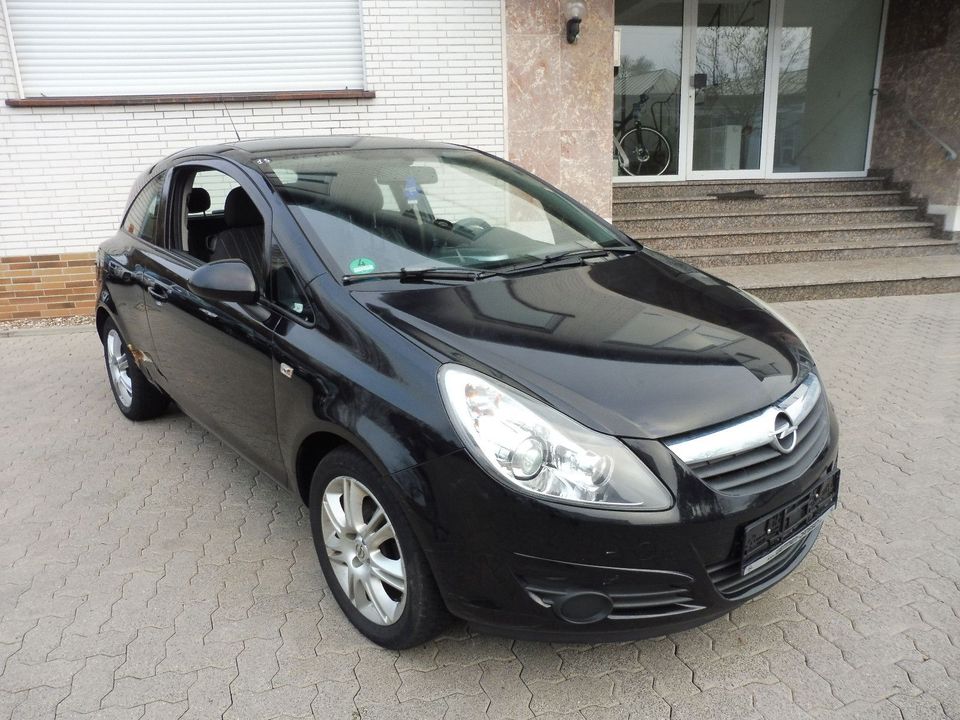 Opel Corsa D Edition in Neitersen