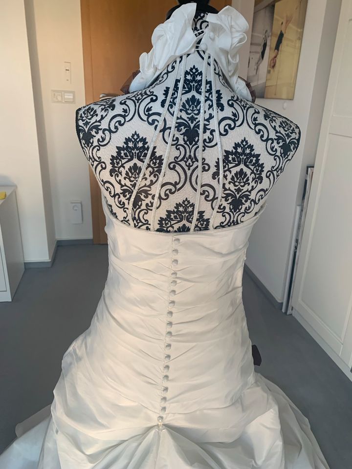 Brautkleid von Linea Raffaeli in Cottbus