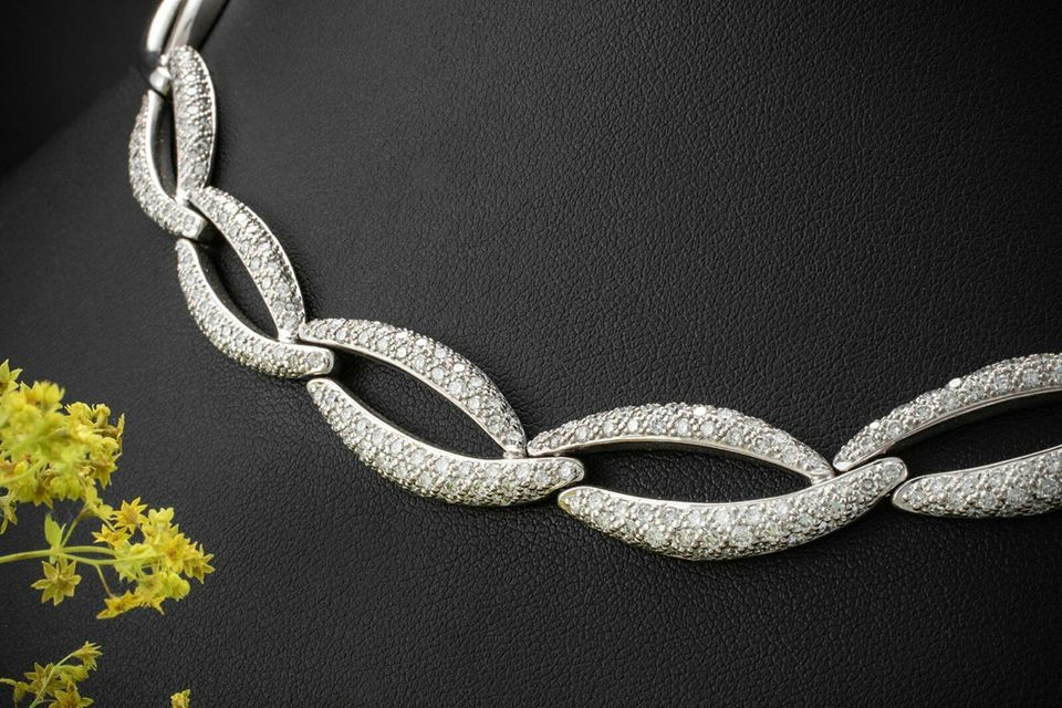 Leo Wittwer Elegantes Collier mit 7,05 Ct. Brillanten Weißgold in Wegberg