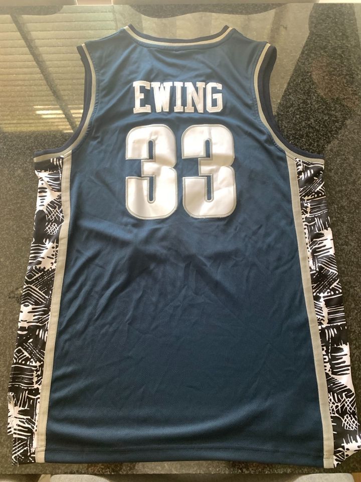 Patrick Ewing Georgetown College NBA Basketball Trikot (L) in Augsburg