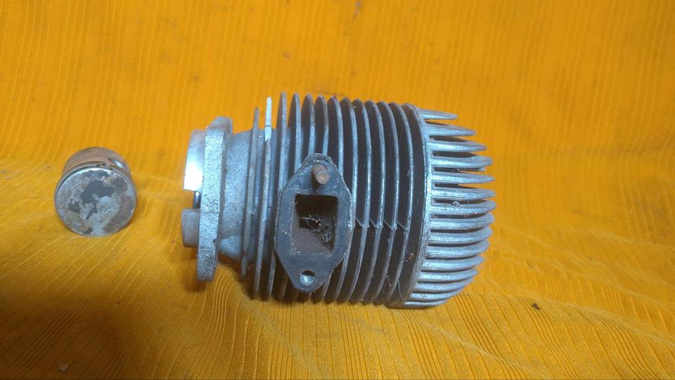 Werus Zylinder Kolben DDR Kettensäge werus Moto Ersatzteil in Großenhain