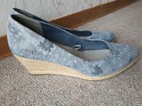 Hellblaue Schuhe mit Keilabsatz,41,Marco Tozzi,Leder,Blumenmuster Niedersachsen - Hann. Münden Vorschau