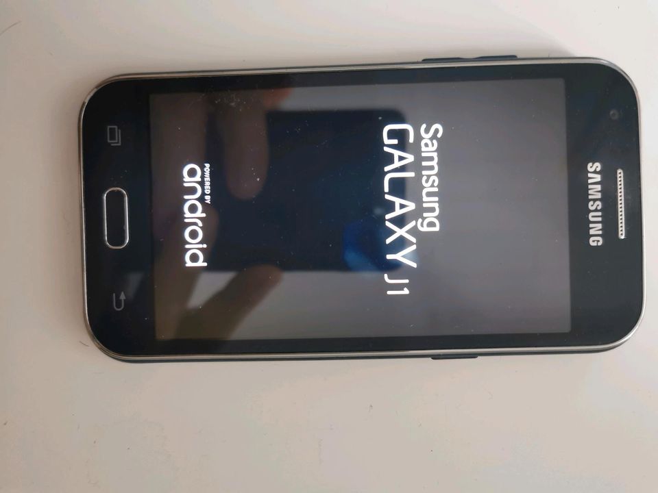 Samsung galaxy J 1 in Nienburg (Weser)