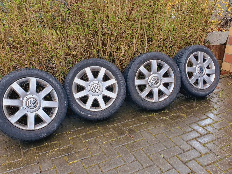 VW Golf 5,6 Sommerreifen Alufelgen 16 Zoll 205/55 16 in Sessenbach