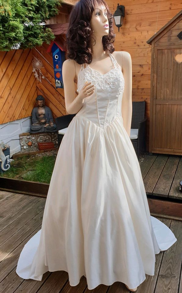 Brautkleid ❤️ "Bella Paris" 40/42 Wildseide cremeweiß Neckholder in Grasbrunn