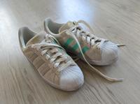 Adidas Superstar Wildleder Grau/Beige Gr.42 UK 8 US 9,5 Mecklenburg-Vorpommern - Groß Mohrdorf Vorschau