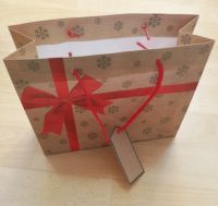 Geschenktüte Verpackung Schneeflocke Schleife | rot khaki Nordrhein-Westfalen - Mülheim (Ruhr) Vorschau
