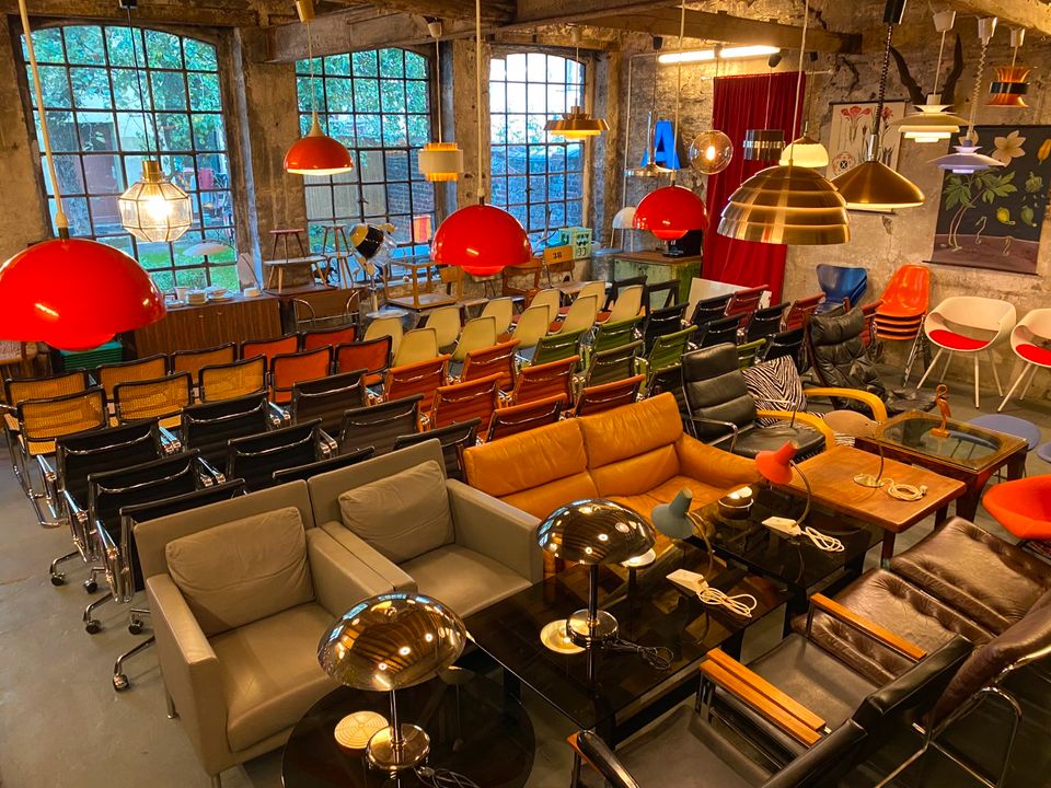 6er Set Vintage Stühle Schulstühle Stapelstühle Industrial Design in Wuppertal