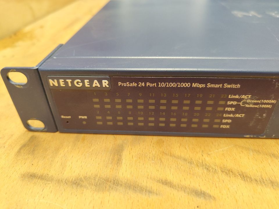 24 Port Switch - Netgear Pro Safe Smart Switch GS724T in Monzelfeld