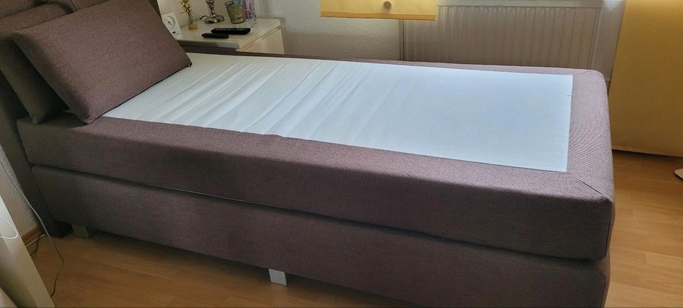 Boxspringbett mit Rücken-Kopfteil ohne Matratze in Hamburg