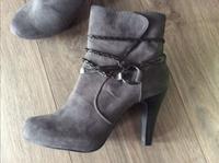 Tamaris Carradi Stiefelette beige Riemchen Gr. 40 TOP Baden-Württemberg - Westhausen Vorschau