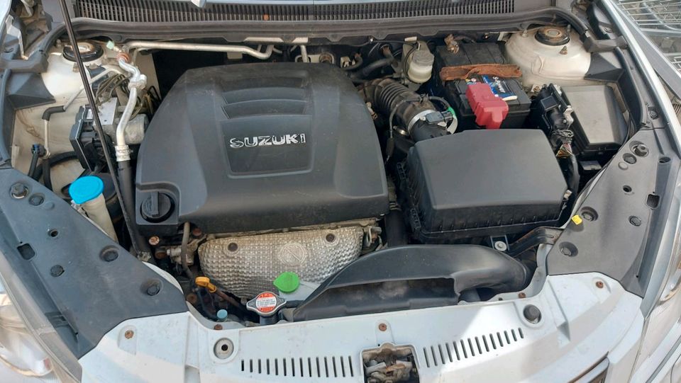 Suzuki kizashi 2011. Automatisch,2,4cc,163t.km,tuv10.25 in Wolfen