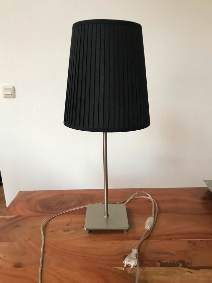 Lampe JANUARI Edelstahl mit schwarzem Lampenschirm EKÅS in Düsseldorf