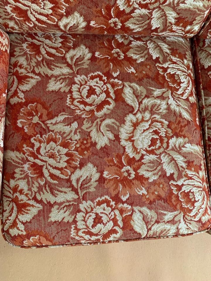 Vintage Couch Blumenmuster rot in Stuttgart