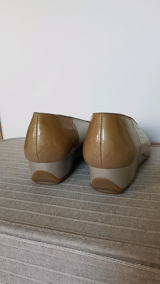 ara Damen Schuhe Gr. 41 / 7 weiß gold - Top Zustand in Krefeld