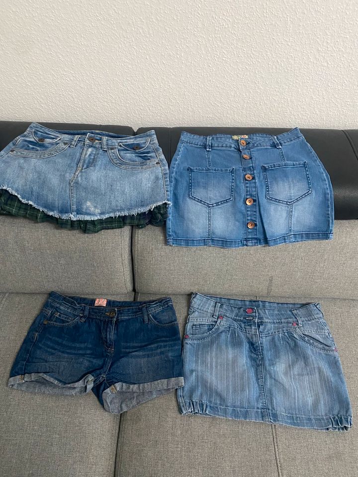 Rock Shorts Jeans Paket 164 in Hamburg