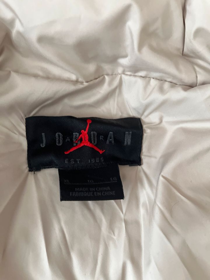 Jordan Puffer Jacket (XL, Beige) in Werdohl