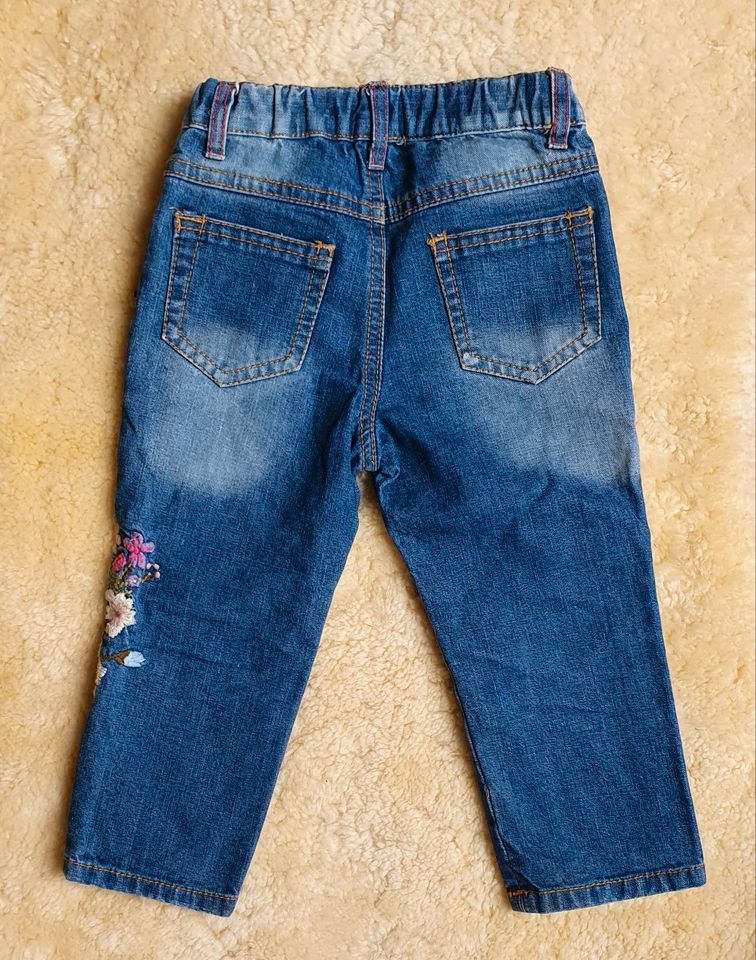 Schöne Zara Jeans Gr. 74 80 mit Blumenverzierung *neuwertig* in Wiesbaden