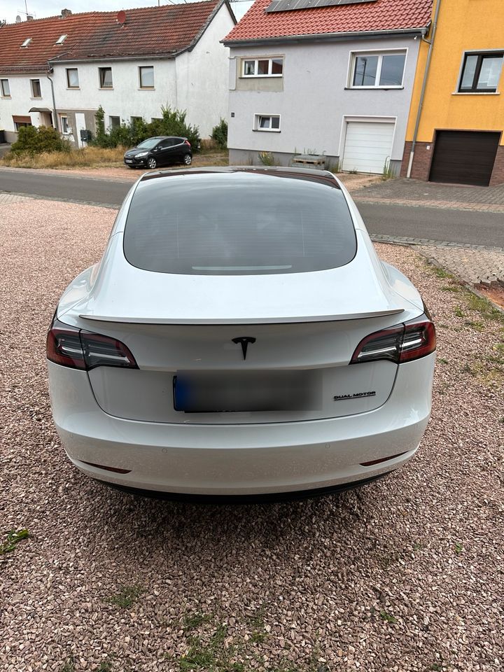 Tesla Performance Model 3 8Fach Bereift in Nohfelden