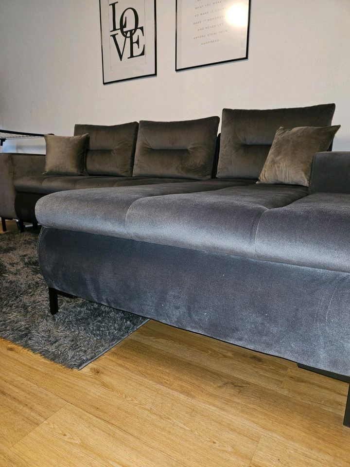 Couch mit Bettkasten - NEU in Köln