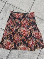Damen Rock Midi ESPRIT Gr 40 Schwarz Blümchen Bayern - Kempten Vorschau