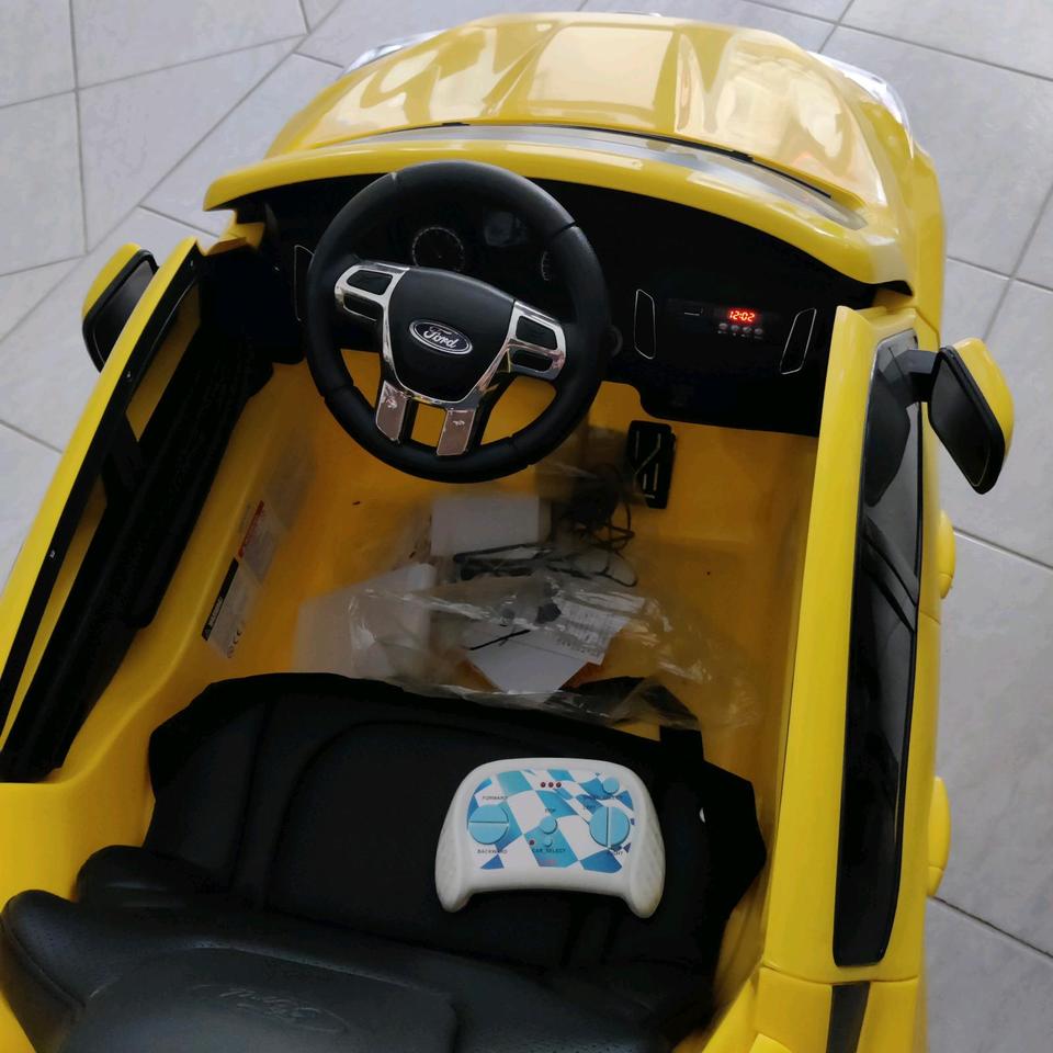 ANGEBOT! Elektro Kinderauto Ford Focus RS Gelb 2x45W, Ledersitz in Weiden (Oberpfalz)