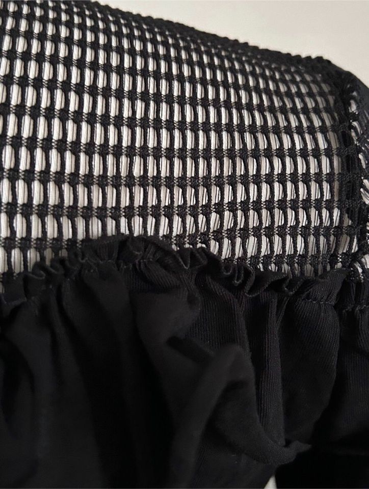 Schwarzes Kleid mit Rüschen mit Netz stretch Gr 42 XL in Nohra