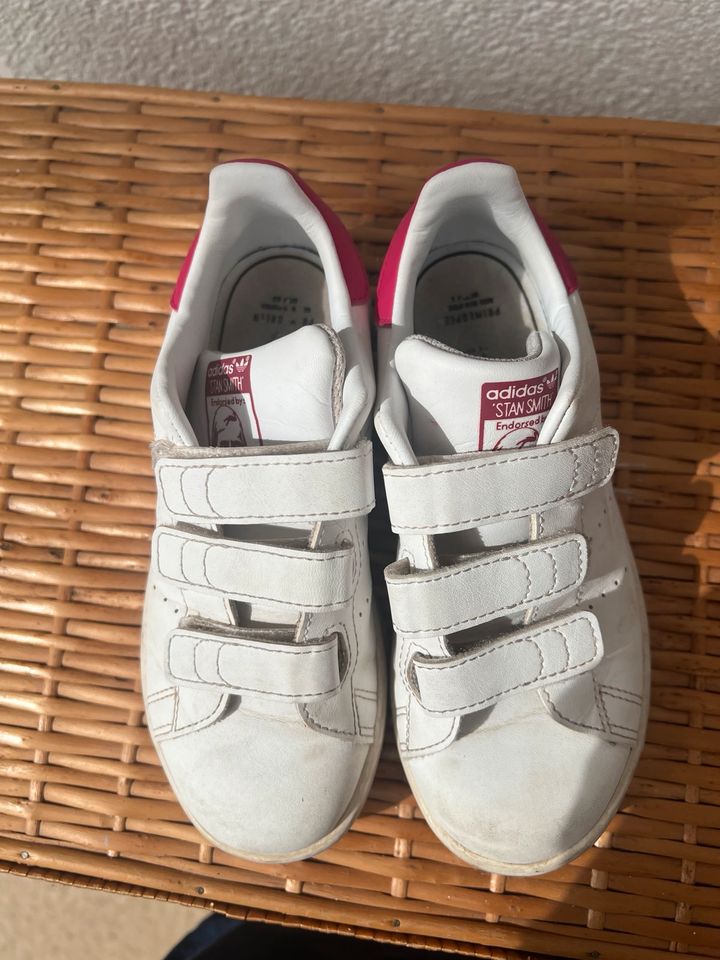 Adidas  Kinder Sportschuhe Klettverschluss Gr. 30 Stan Smith in Dallgow