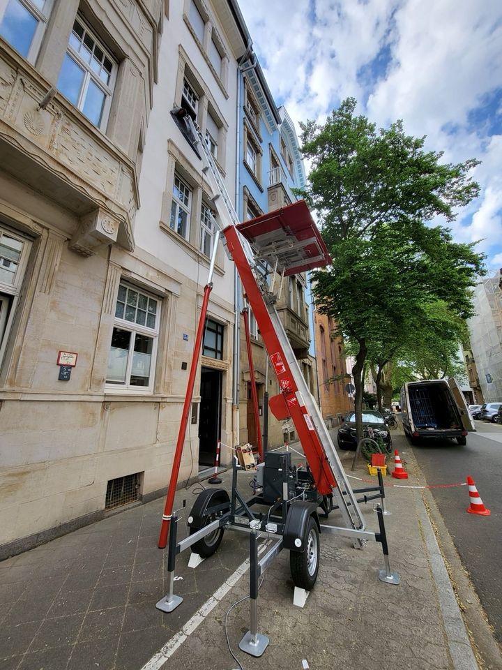 Senioren Umzüge von Fachunternehmen  mit Lastenlift in Ludwigshafen