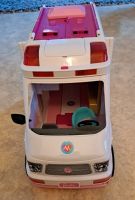 Barbie Krankenwagen 2-in-1 aufklappbar, inkl. Barbie und Zubehör Nordrhein-Westfalen - Bünde Vorschau