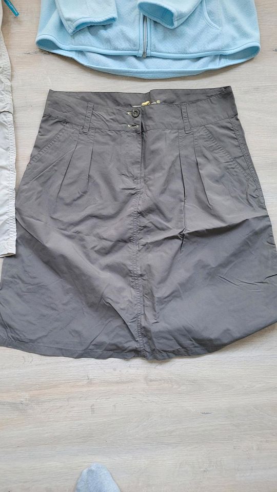 9 Teile Outdoor Kleiderpaket Damen zum Wandern Gr. 36/38 in Elmshorn