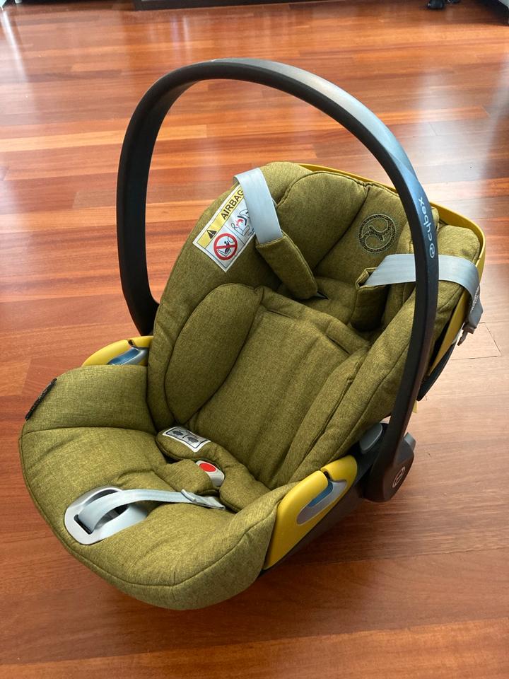 Babyschale Cybex Cloud Z i-Size Plus + Basisstation in Hamburg