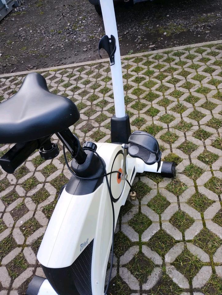 Fahrradtrimer Heimtrainer (mit Ergometer) in Lübeck