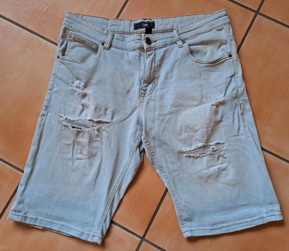 Kurze Herren  Ripped Jeans * Gr. L * Marke FSBN * Trendy in Petershagen