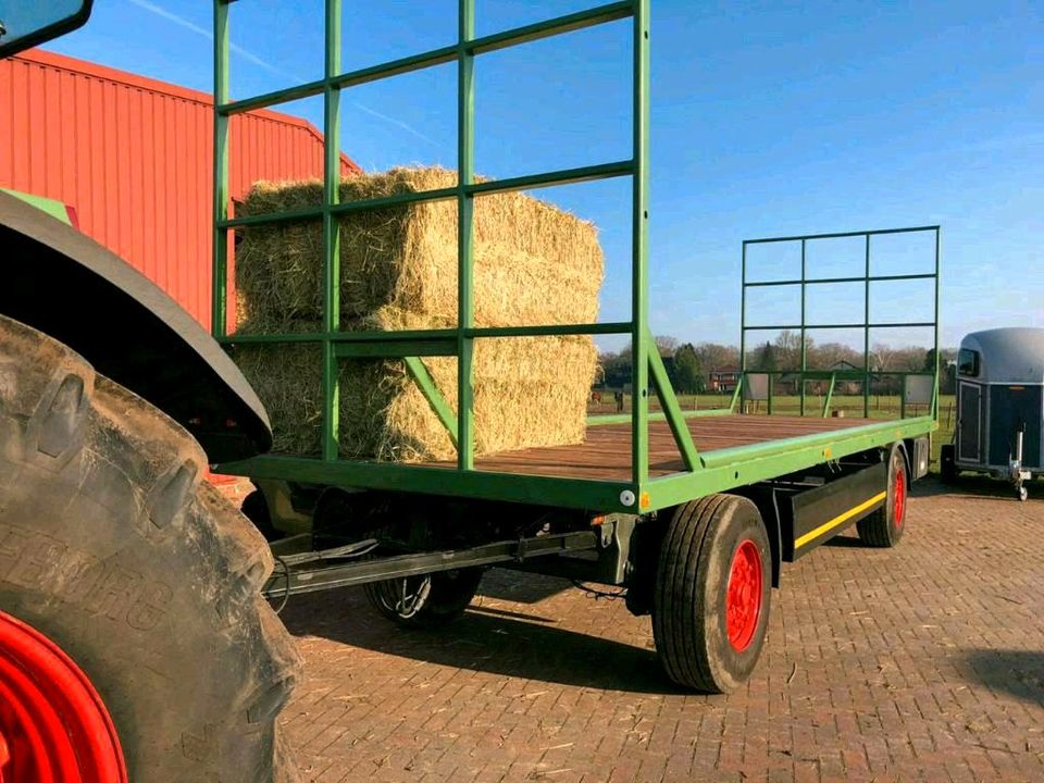 Ballenwagen Strohanhänger Kartoffelkisten Plattform Tinyhouse in Wesselburen