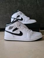 Air Jordan 1 Mid Reverse Panda weiß schwarz in EUR 46 Hessen - Wetzlar Vorschau