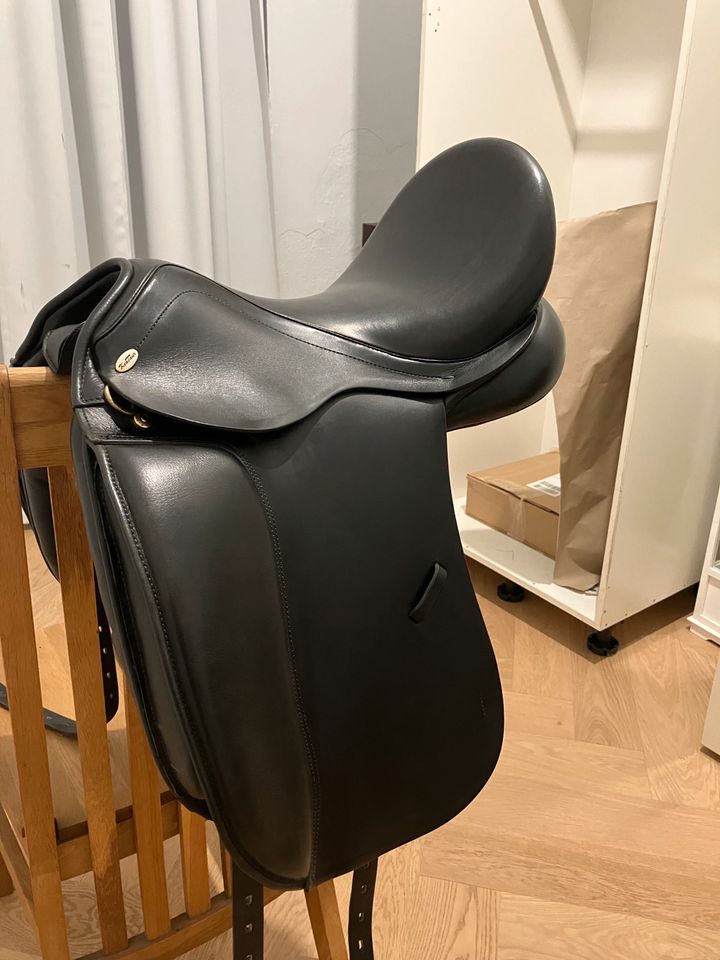 Kentaur Young Dressage Pony Dressursattel 16 Zoll Klettpau. NEU in Glandorf