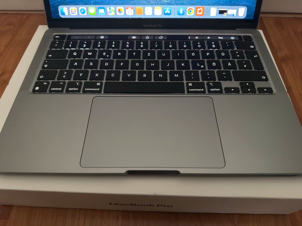 MacBook Pro 13 Inch M1 2020 wie Neu Rechnung in Schwalbach a. Taunus
