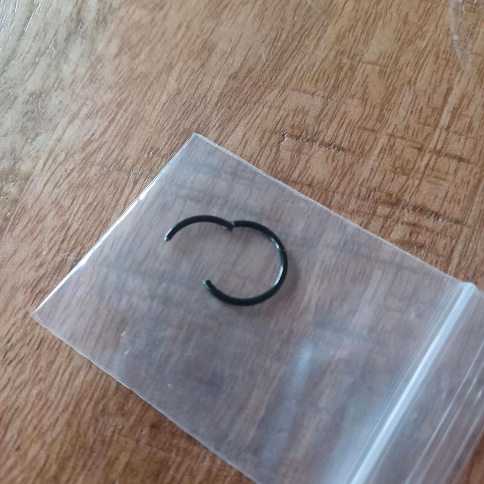 Nasenring Piercing Klicker schwarz Chirurgenstahl 12mm in Rodder bei Adenau