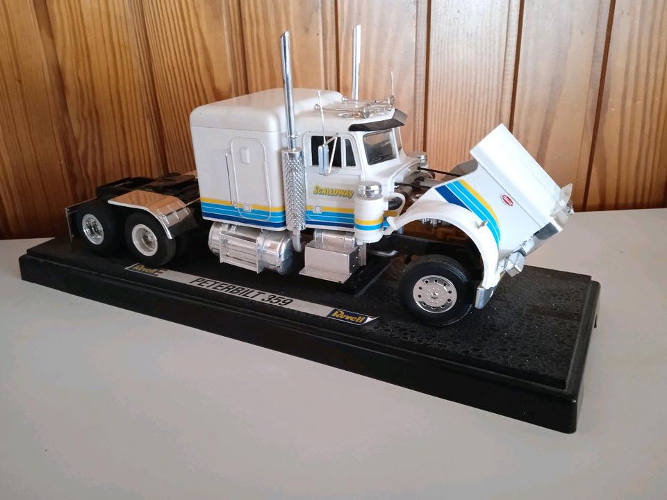 MODELLAUTO PETERBILT 359 1:18 in Oberhausen