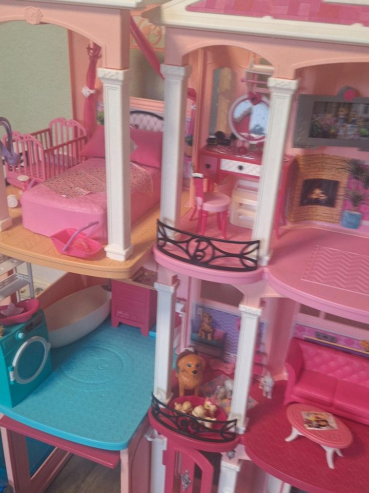 Barbie Haus, Mattel, vollmöbliert !! in Oberhausen