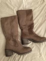 Stiefel Boots grau taupe gefüttert Wildleder-Optik Damen 39 Hessen - Wiesbaden Vorschau