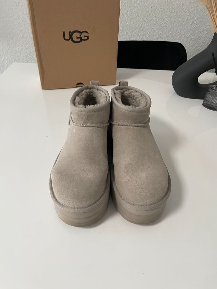 UGG Ultra Mini Classic Plateau Platform in Bochum