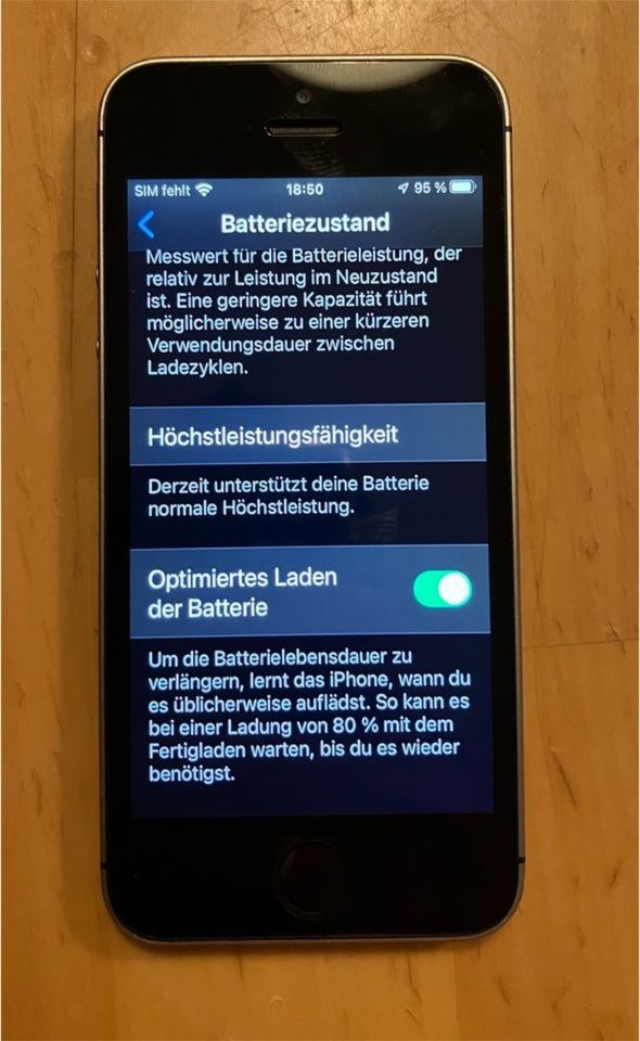 iPhone SE 1. Generation 2016 32GB spacegrau sehr gut 83% Akku in Dresden