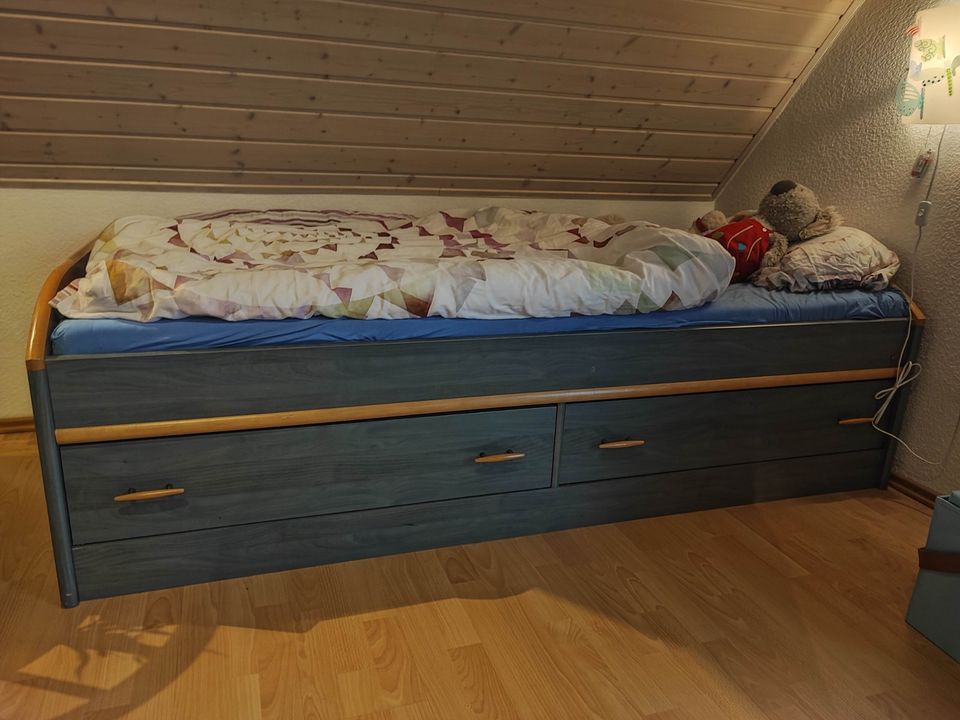 Massives Kastenbett mit Schubläden von Hülsta in Hausen Oberfr.