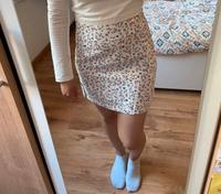 Kurzer High-Waist-Rock mit Blumenmuster Sachsen-Anhalt - Halle Vorschau